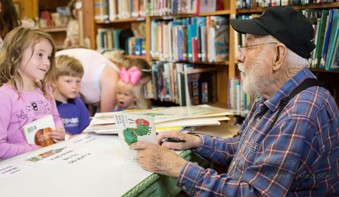Eric Carle signs books